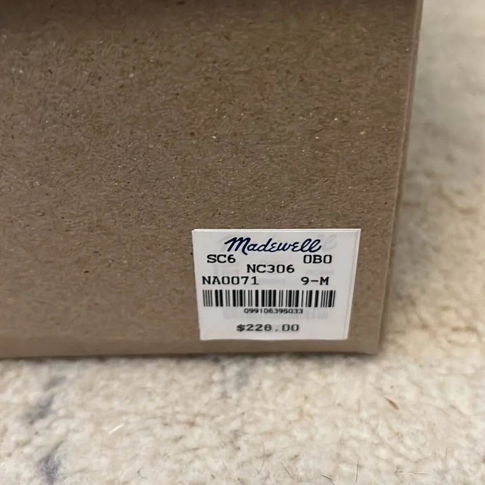 Madewell pull on Chelsea boot in suede - Picture 10 of 10